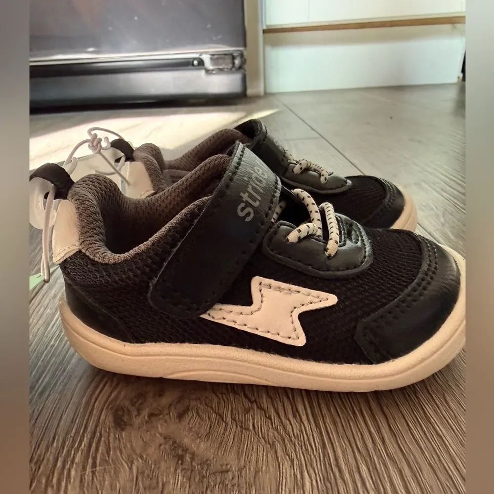 Stride Rite Black and White Baby Sneakers Size 3
